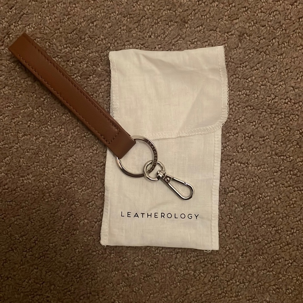 Leatherology wristlet for keys